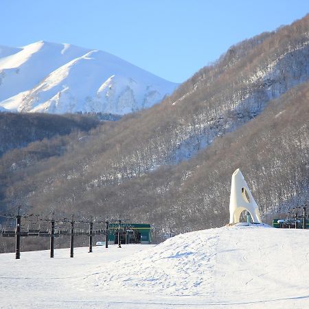 Отель Hakuba Tsugaike Sunrise Tanne Отари Экстерьер фото