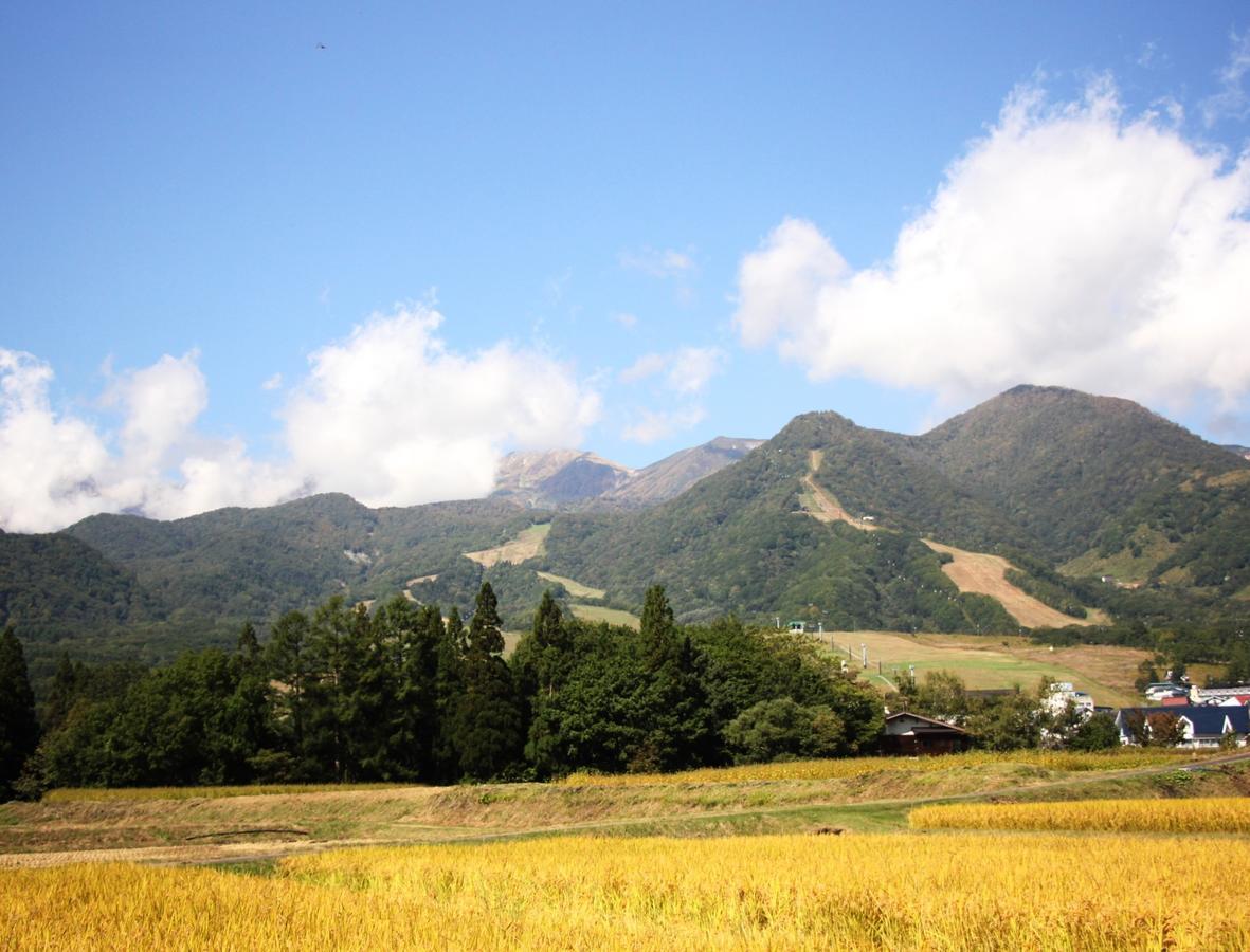 Отель Hakuba Tsugaike Sunrise Tanne Отари Экстерьер фото